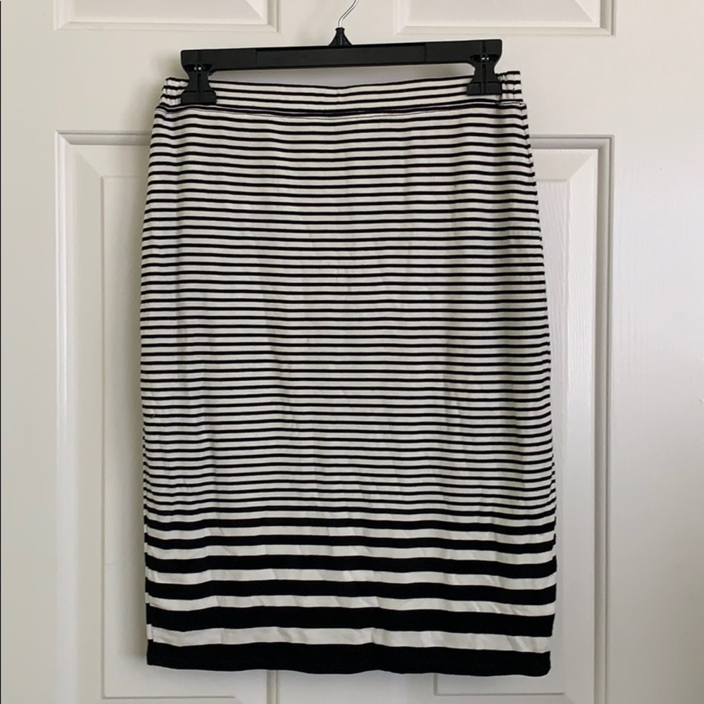 Max Studio Black and White Striped Skirt Small